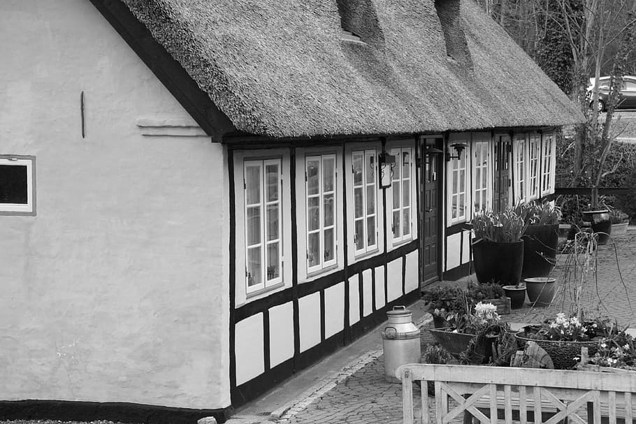 kro, thatched, black and white, timber frame, building exterior HD wallpaper