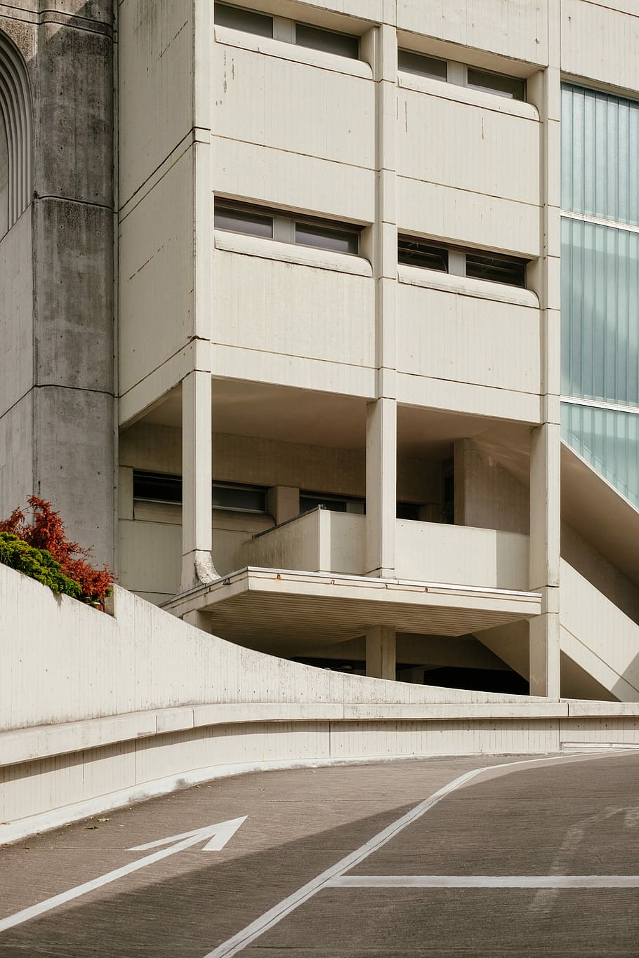 white concrete building near road, architecture, building Exterior HD wallpaper