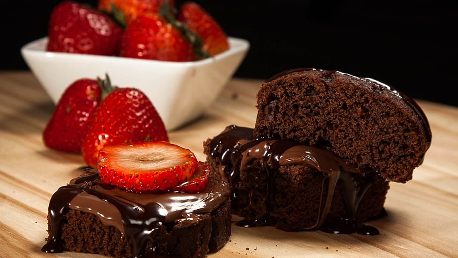 sponge cake with strawberry, chocolate, cute, eat, food, pastry, HD wallpaper