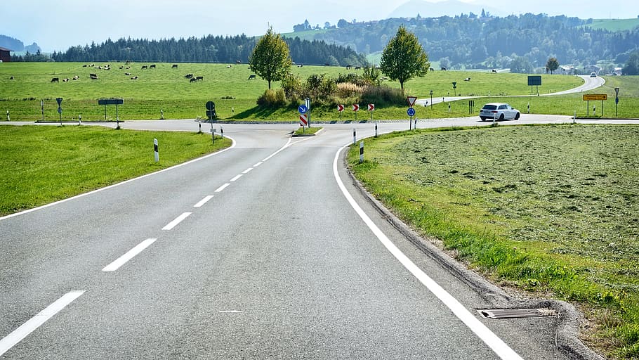 road surrounded by grass, junction, roundabout, traffic, landscape HD wallpaper