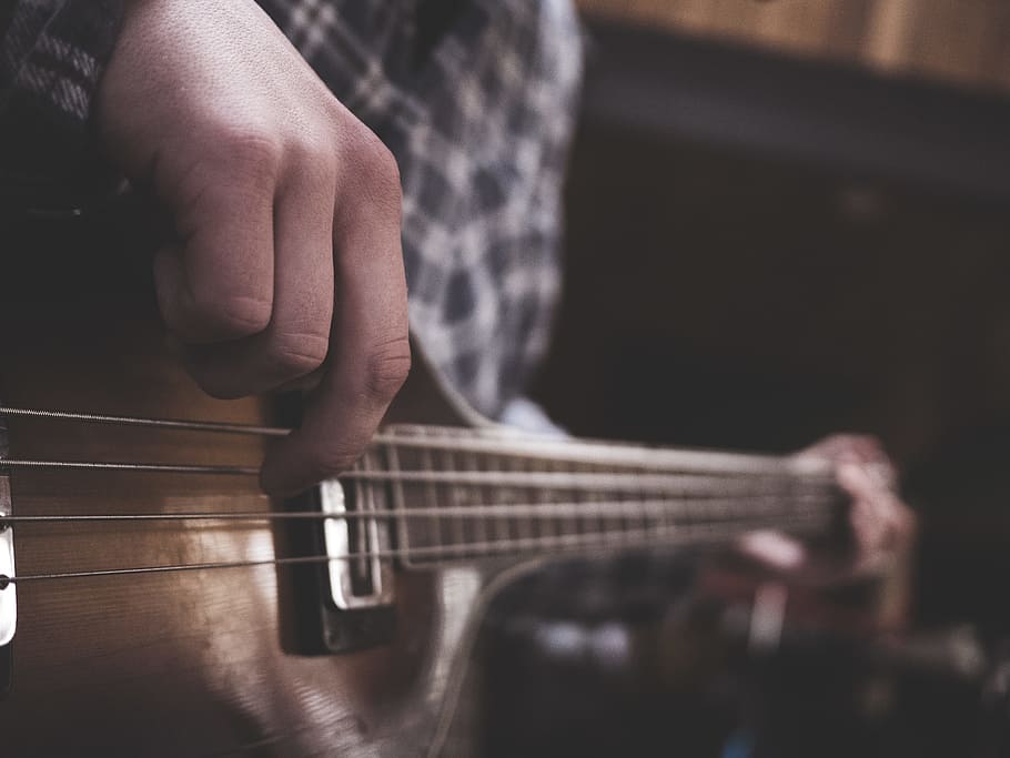 person playing acoustic guitar, person playing guitar, close up HD wallpaper
