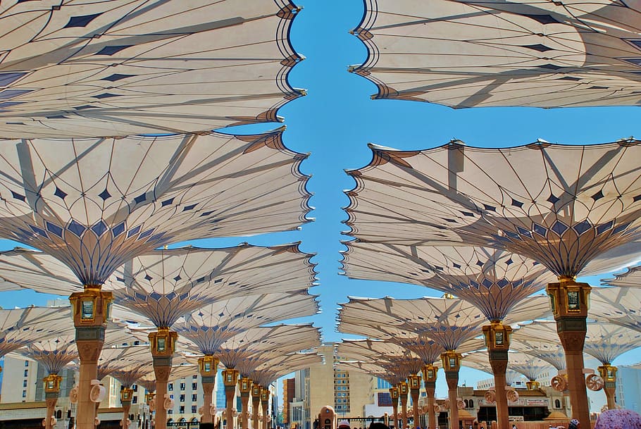 photography of white and brown posts at daytime, mecca, mina