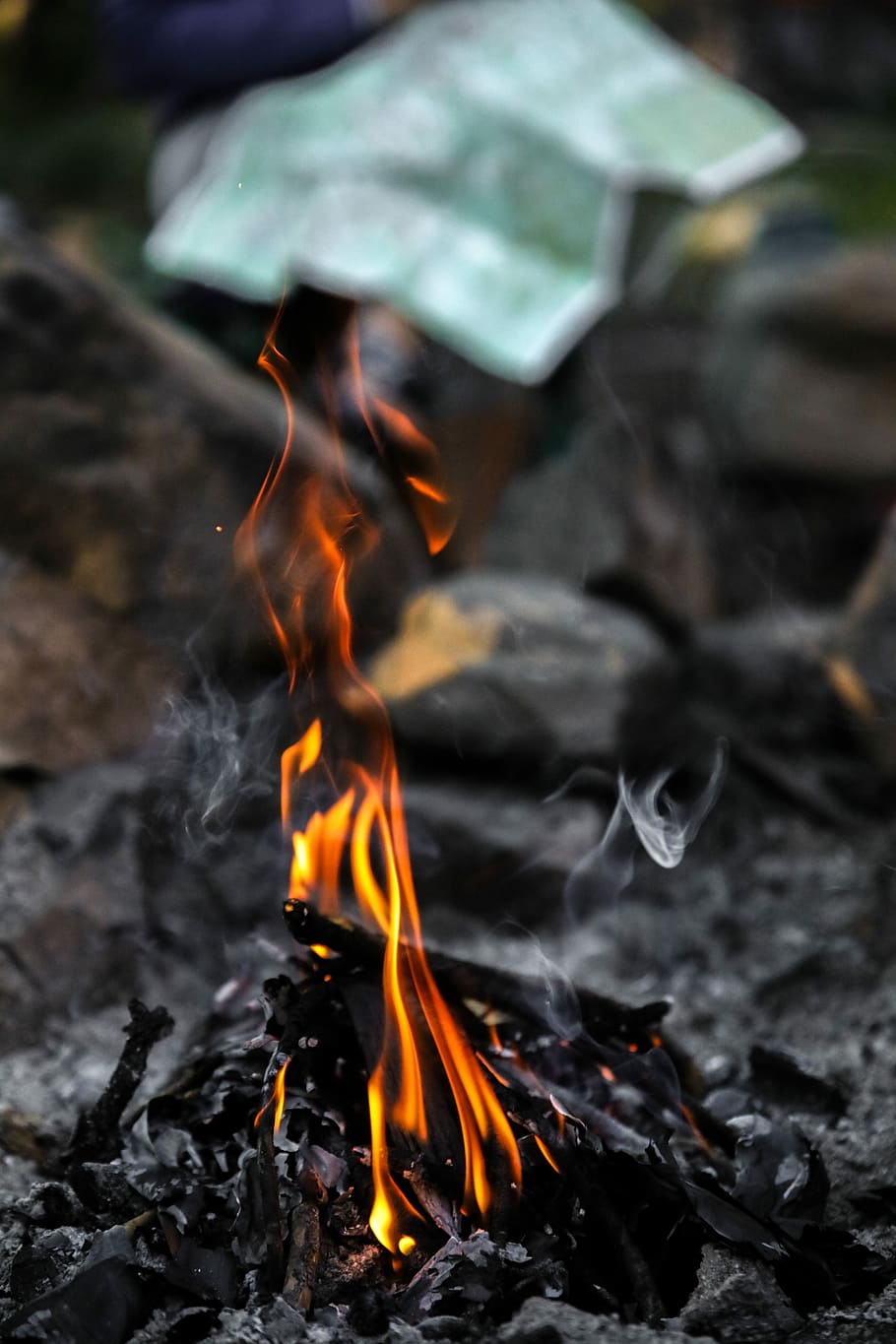 selective focus photo of bonfire, shallow focus photography of bonfire during daytime HD wallpaper