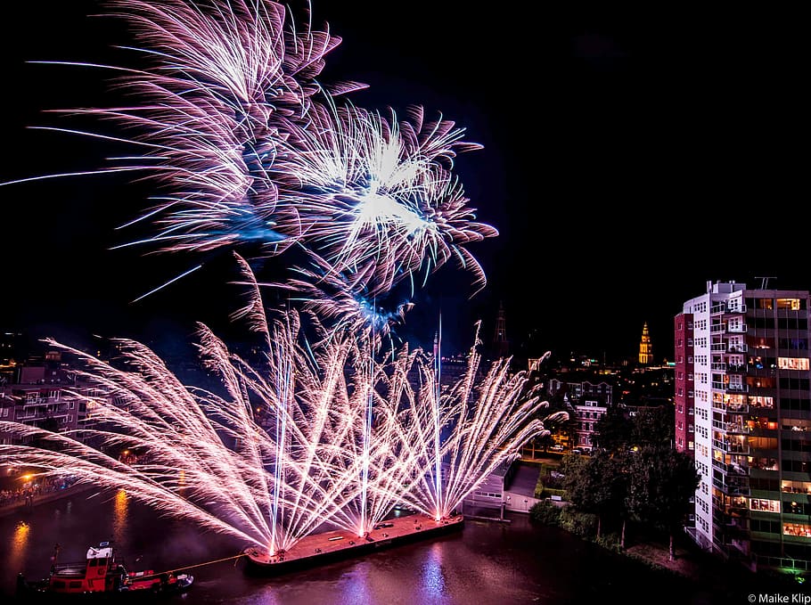 Bommen Berend, fireworks display, night, dark, building, river HD wallpaper