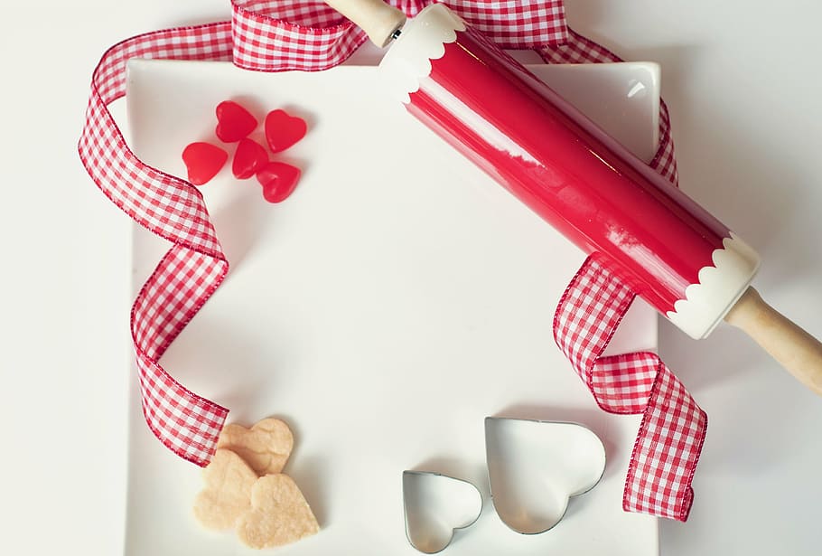 red and white rolling pin on white board, valentines day background, HD wallpaper