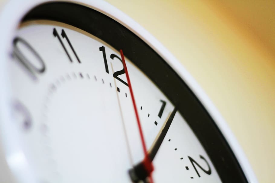 round analog wall clock on wall, time, tiempo, count, day, future HD wallpaper
