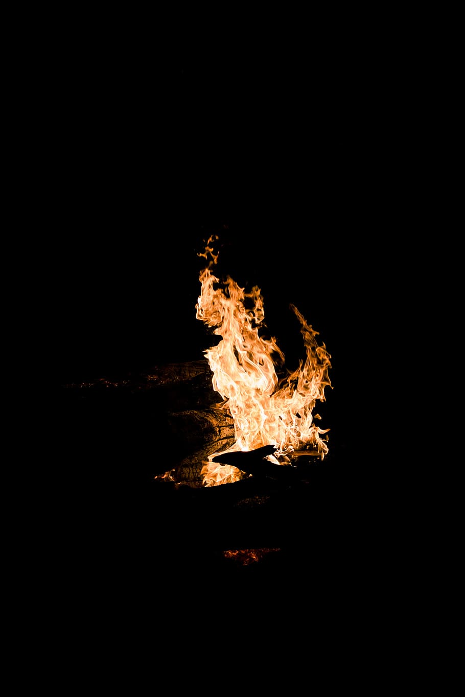 burning bonfire at nighttime, burning wood on dark, flame, fire - natural phenomenon HD wallpaper