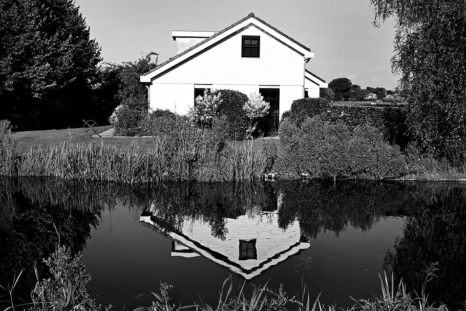 grayscale photography of house, building, structure, reflection HD wallpaper