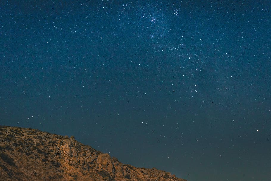 brown mountain under blue and gray sky with stars, brown mountain under blue sky HD wallpaper