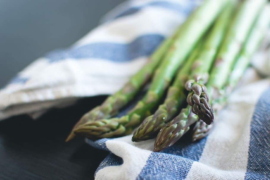 Fresh asparagus, close up, food, vegetable, textile, close-up HD wallpaper