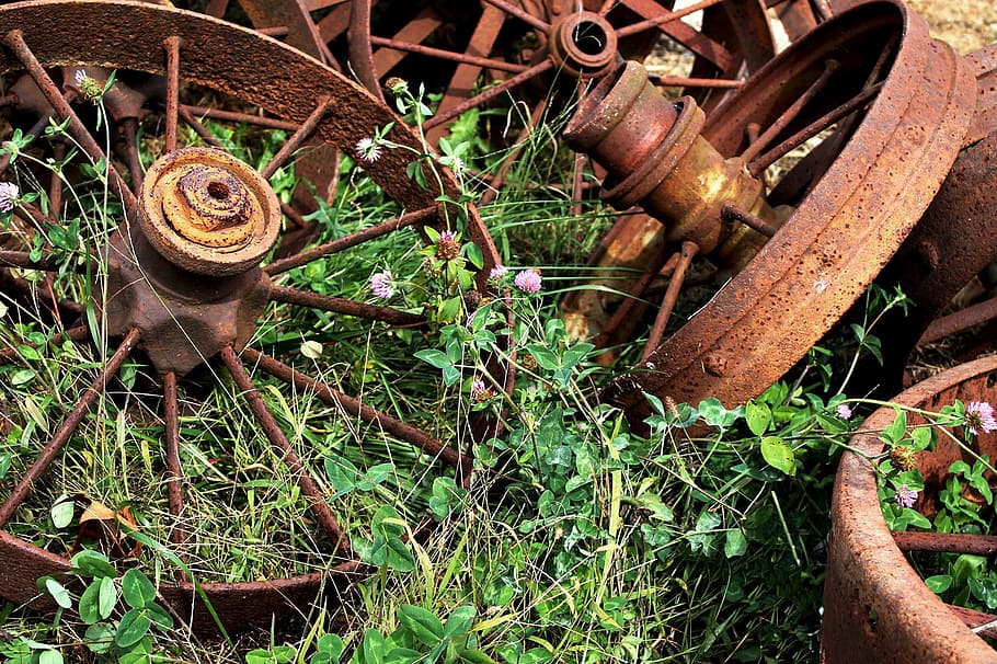 rusty, wheels, clover, salvage, scrap, abandoned, metal, red clover HD wallpaper