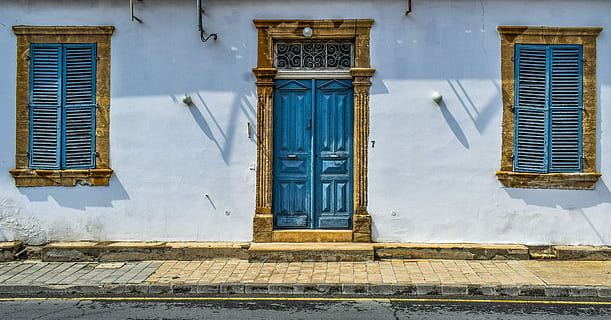 closed blue wooden doors, architecture, neoclassic, building HD wallpaper