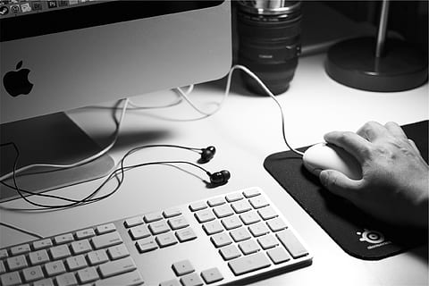 grayscale photo of person holding computer mouse, apple, mac HD wallpaper