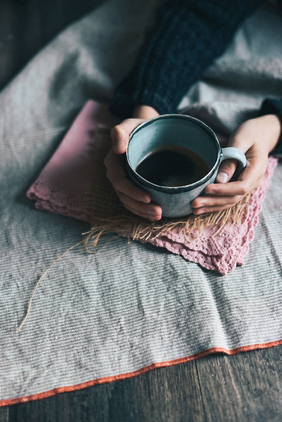 person holding green mug, blue ceramic mug, coffee, hands, slow HD wallpaper