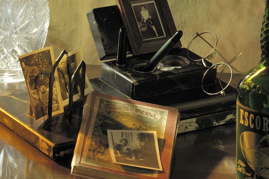 black fountain pen beside eyeglasses, nostalgia, desk, nostalgic HD wallpaper