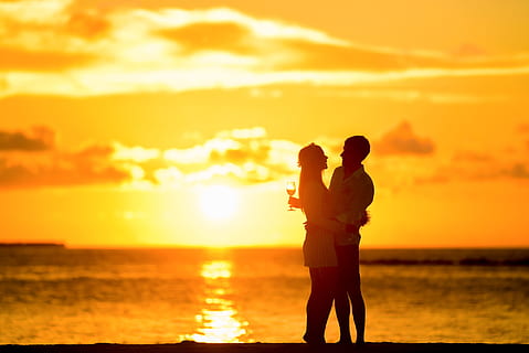 silhouette of man and woman poses at golden hour, affection HD wallpaper