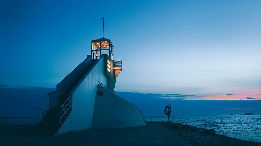 Night before the arrival, view-deck on seashore, lighthouse, beacon HD wallpaper