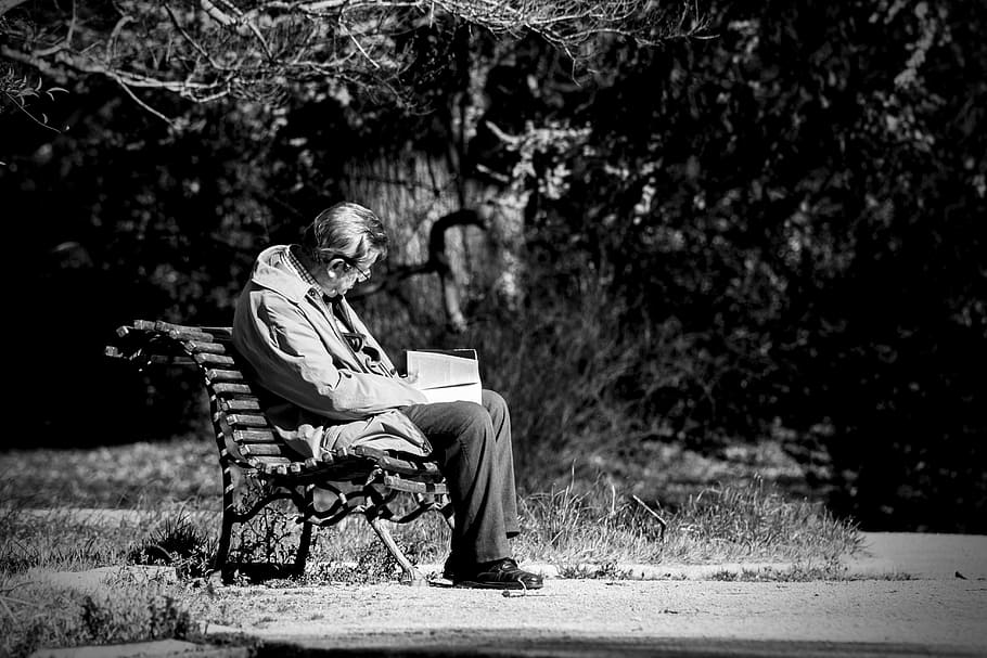 grayscale photo of man sitting on bench, solo, reader, old, park, HD wallpaper
