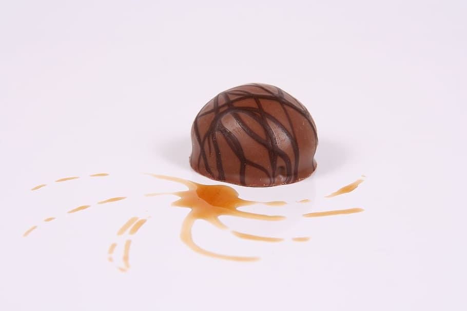 Praline, Chocolate, Caramel, Candy, sweet, nibble, sin, brown HD wallpaper