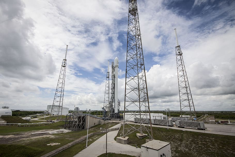 electric towers, rocket launch, countdown, spacex, lift-off HD wallpaper