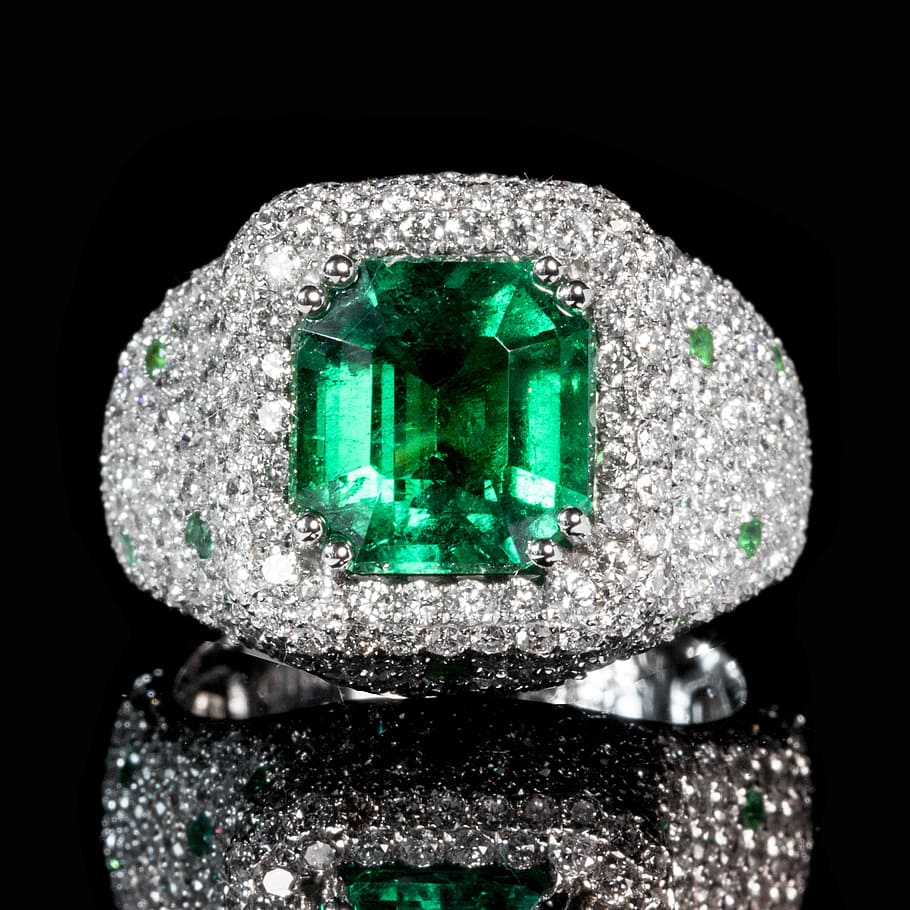 jeweled silver-colored ring on black surface, emerald, color po HD wallpaper