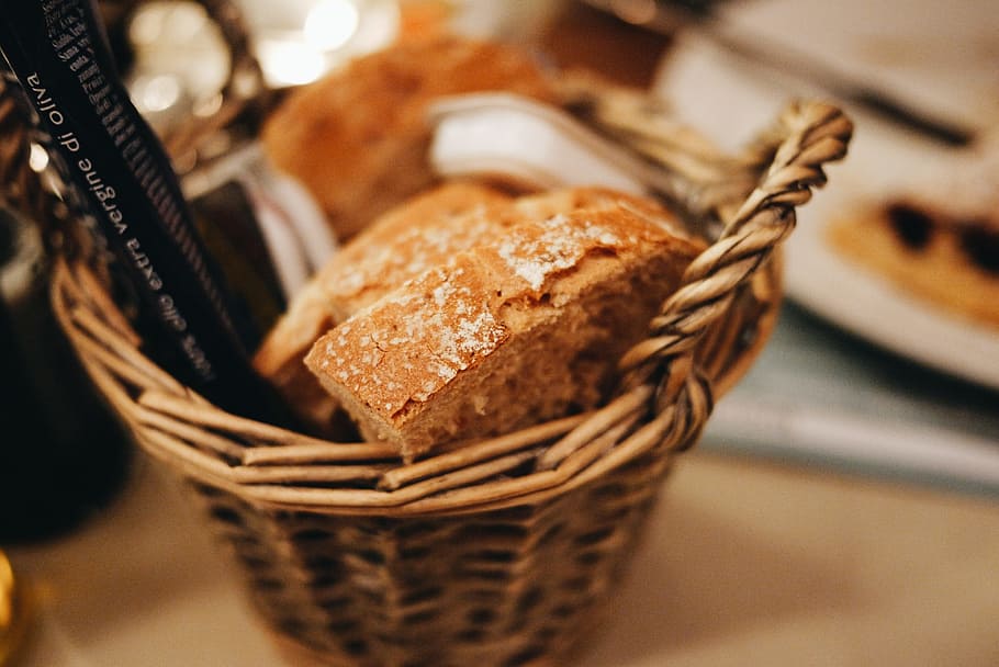 baked bread in basket, breakfast, pastry, fresh, tasty, delicious HD wallpaper