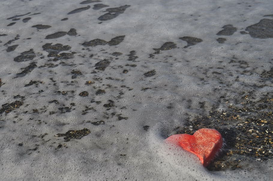 heart-shaped rock in beach, sea, holiday, template, background HD wallpaper