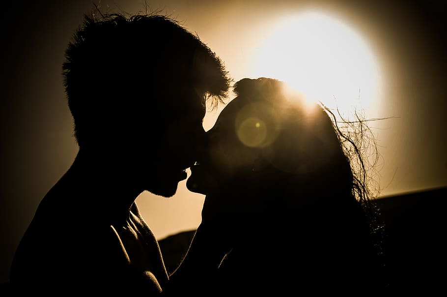 Silhouettes of Couple Kissing Against Sunset, affection, attachment HD wallpaper