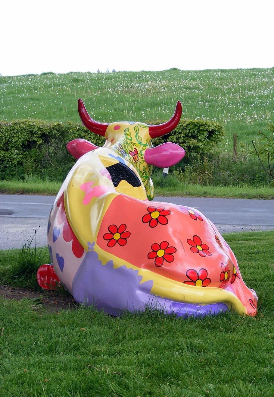 cow, colours, statue, grass, pose, representation, animal representation HD wallpaper