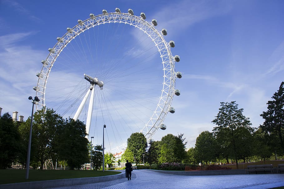 person standing near Ferris wheel under blue sky during daytime, HD wallpaper