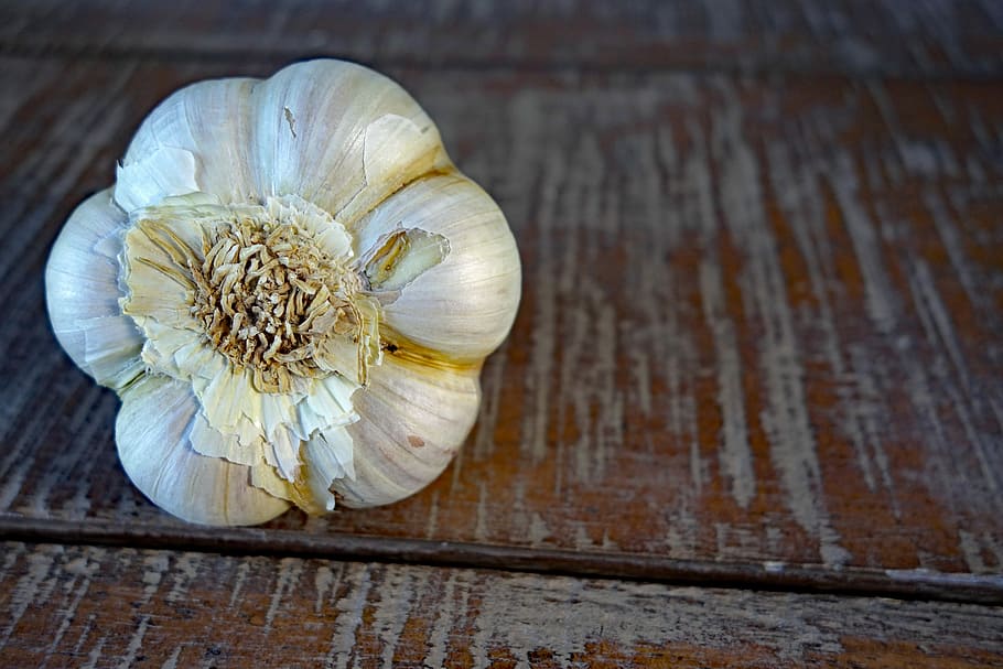 garlic, vegetables, wood - material, freshness, food and drink HD wallpaper