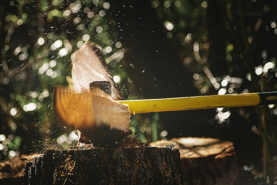 selective focus photography of axe chopped wood slab, log, bokeh HD wallpaper