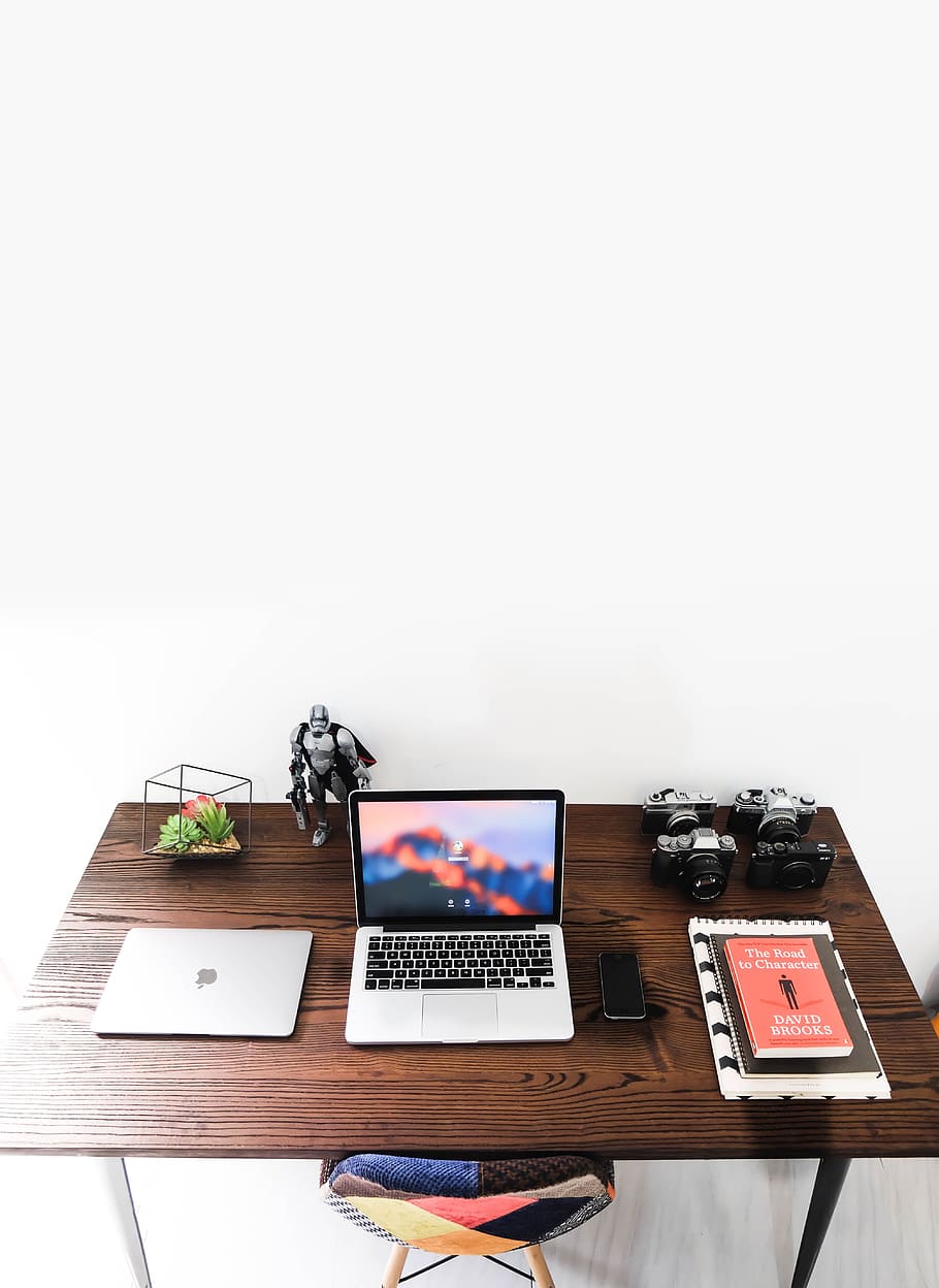 MacBook Pro turned on on brown wooden table, laptop, apple HD wallpaper