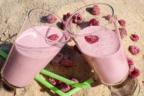 two clear drinking glasses with rustberry shake, raspberries HD wallpaper