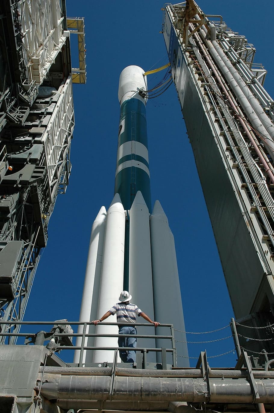 spacecraft, rocket, launch pad, tower, technology, cosmos, science HD wallpaper