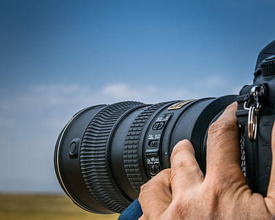 lens-landscape-shooting-photographer-thumbnail.jpg