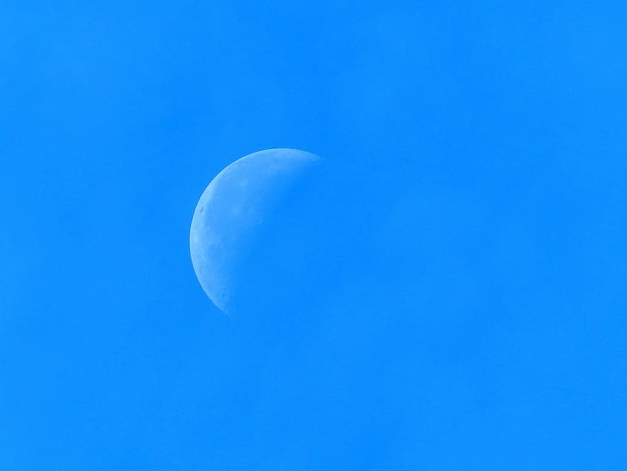 sky, moon, half moon, blue, copy space, beauty in nature, no people HD wallpaper