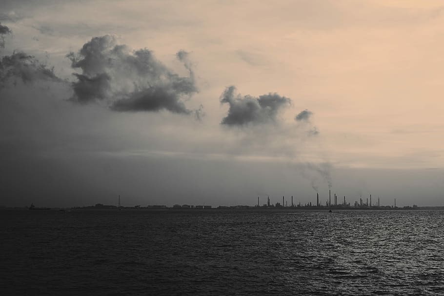 building releasing smoke, industrial buildings near large body of water HD wallpaper
