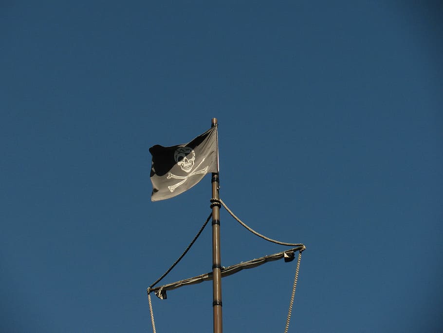 pirate flag under blue sky, pirates, skull, ship, danger, warning HD wallpaper