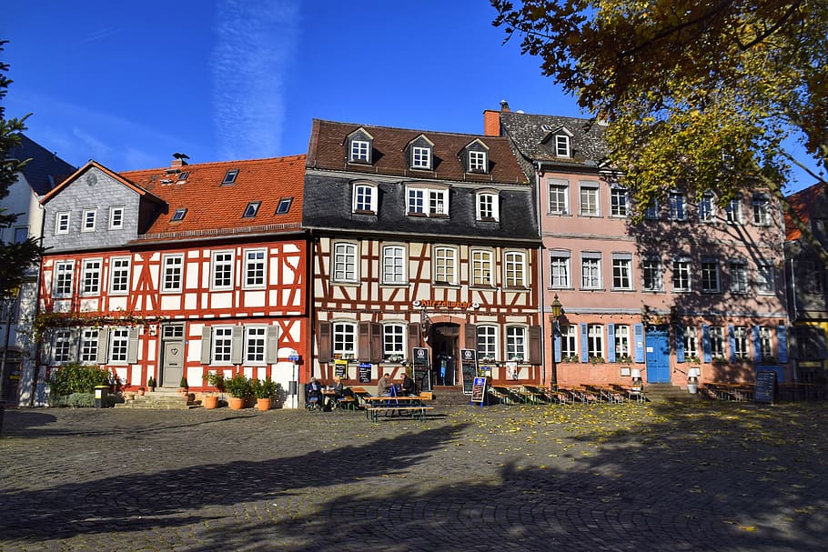 three assorted-color houses, frankfurt, maximum, hesse, germany HD wallpaper