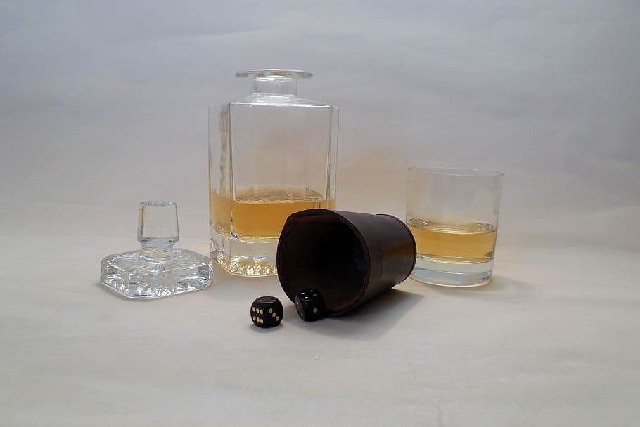 Gambling, Cube, Craps, Brandy, Alcohol, play, whisky, whiskey HD wallpaper