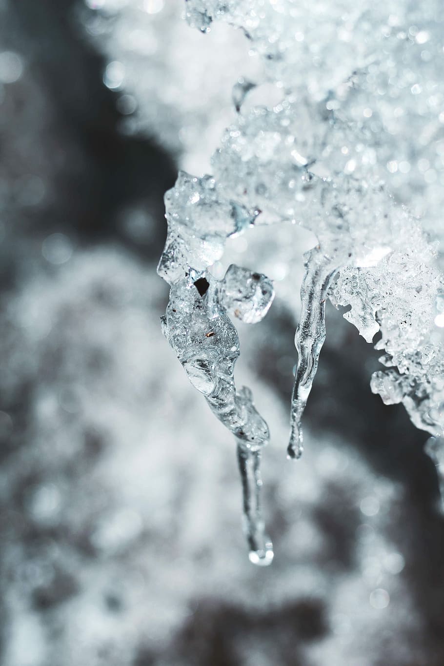 water drop in macro shot, melting ice, cold, snow, cold temperature HD wallpaper