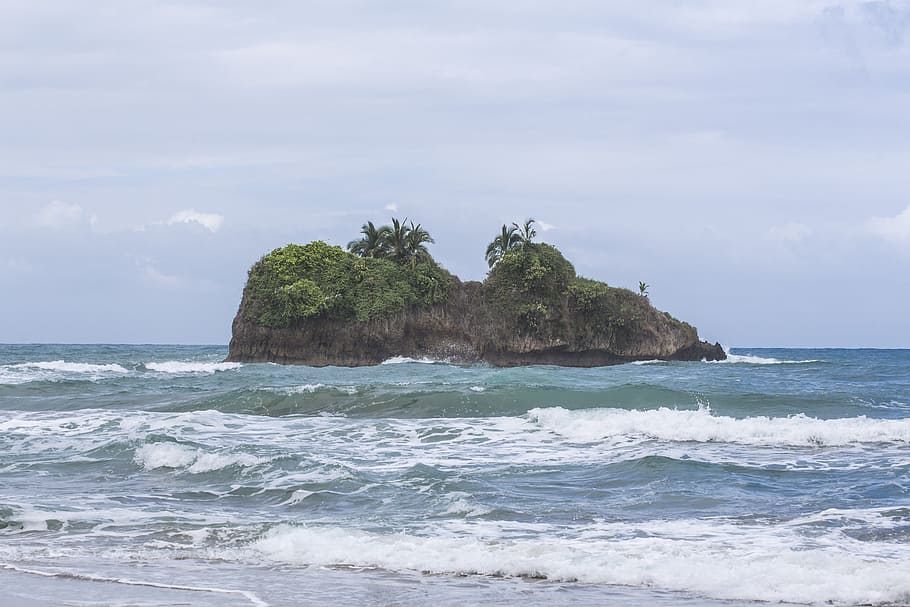landscape photography of cliff, Beach, Sea, Ocean, Sand, Waves HD wallpaper