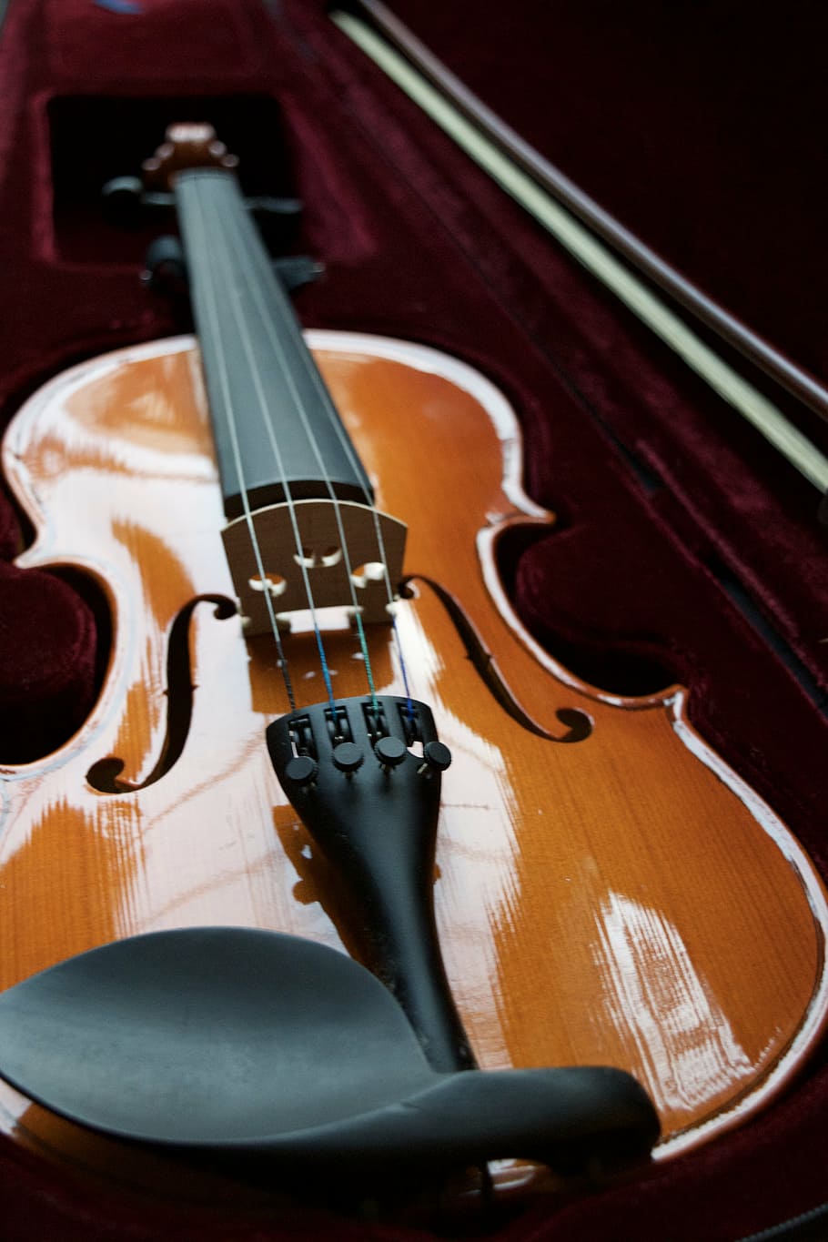brown violin inside case, velvet, string, bow, wooden, music HD wallpaper