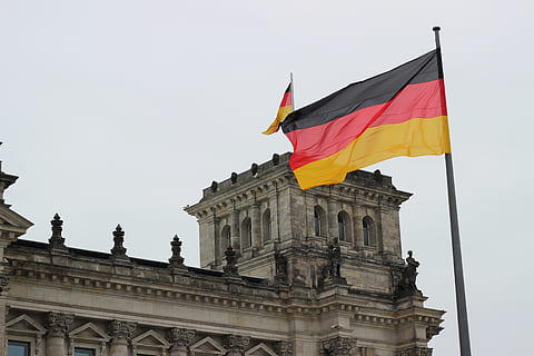 germany-flag-reichstag-berlin-thumbnail.jpg