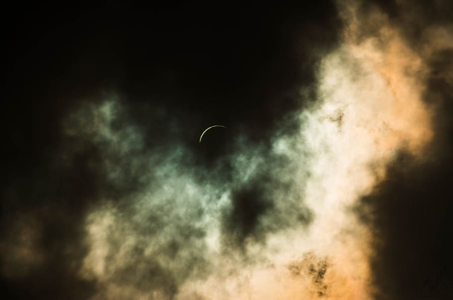 crescent moon covered with black clouds, solar eclipse, sun HD wallpaper