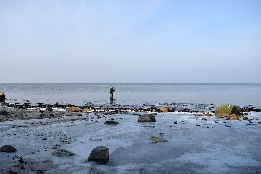 sea, waters, coast, beach, angler, ice, cold, baltic sea, frozen HD wallpaper