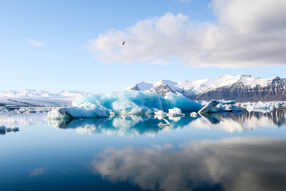 ice bergs and alp mountains facing calm body of water, mountain and iceberg HD wallpaper