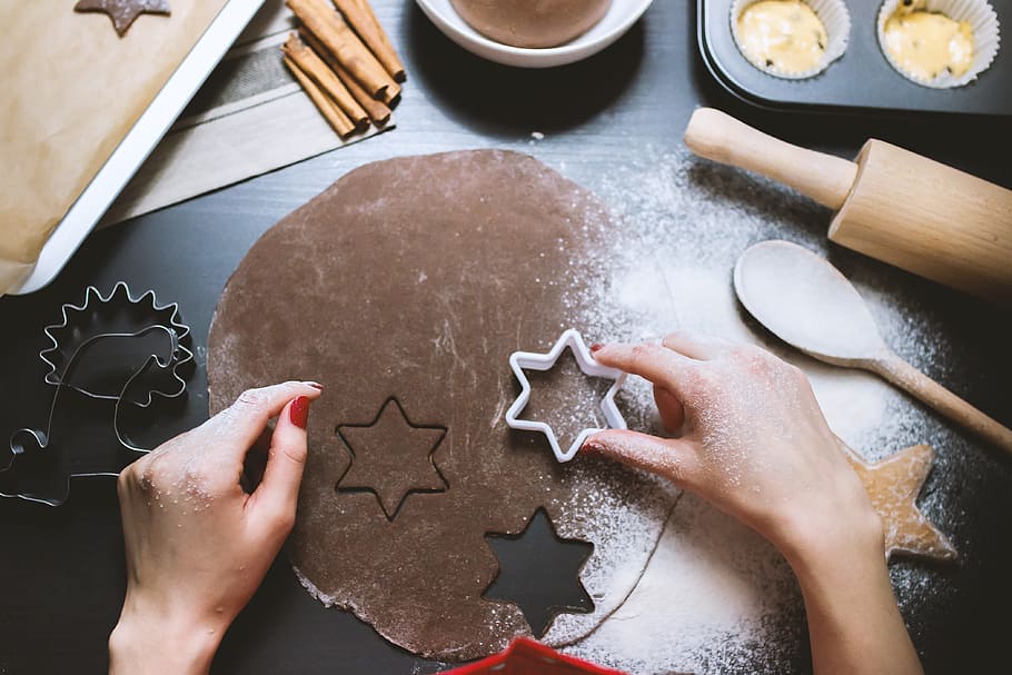 food, hands, hand, spoon, bakery, baking, blur, candy, chocolate HD wallpaper