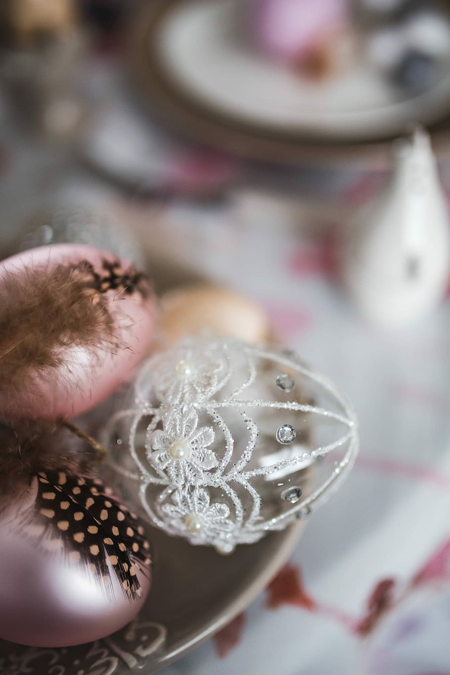 Easter table with cute pink decorations, flowers, catkins and eggs HD wallpaper